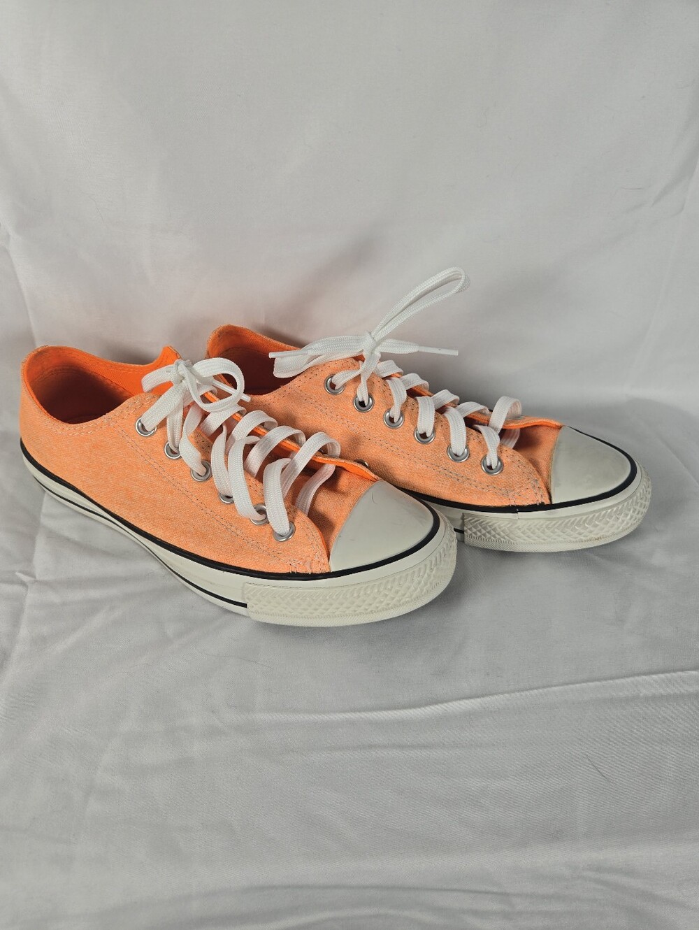 Converse Chuck Taylor All Star Low Top Bright Neon Orange Men’s 5 / Women’s 7